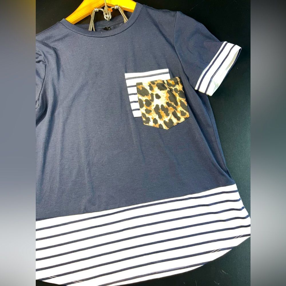 Emery Rose Deep Navy Blue Pocket Patched Striped & Leopard Print Tee Size S EUC